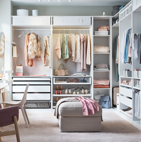 Lemari pakaian dengan sistem penyimpanan tumpukan